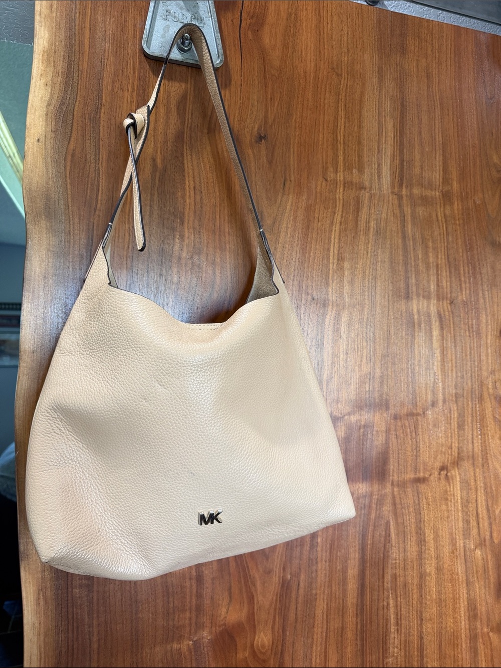 Michael Kors Junie Medium Hobo/Shoulder Bag Camel Color Inner Pockets Leather